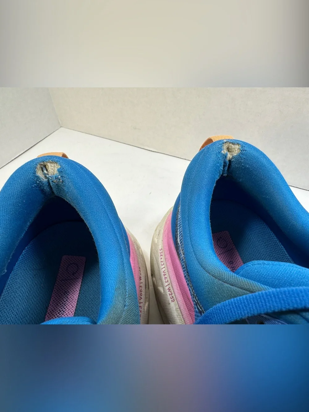 Hoka Bondi 8 Women's Blue Running Shoes Size 9 Pink Cream Midsole